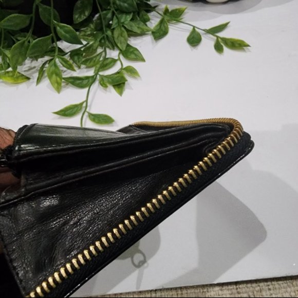 VG Used Condition Authentic Chanel Patent Leather Zip Wallet - Picture 13 of 14